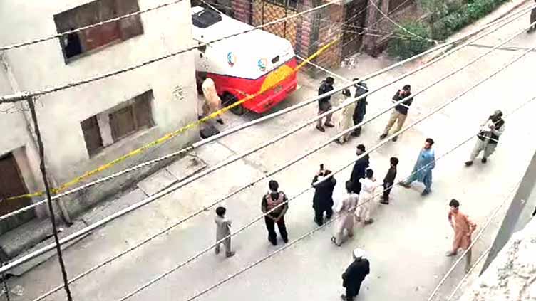 Robbers plunder Rs3m from bank van in Peshawar