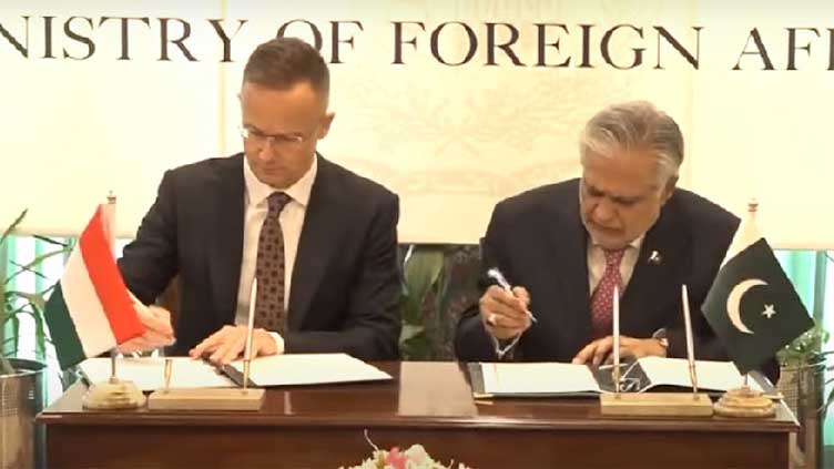 MoUs signed: Dar invites Hungarian investors to Pakistan