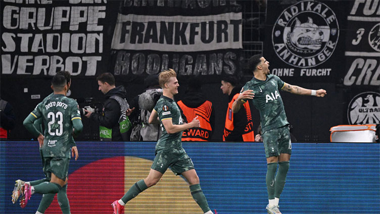 Solanke penalty sends Spurs to Europa League semis