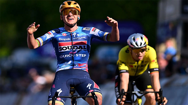 Evenepoel returns with victory in Brabantse Pijl