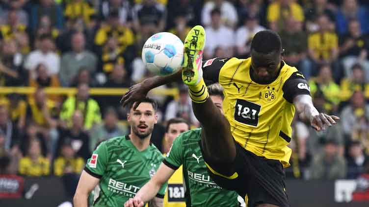Dortmund score three in nine minutes in 3-2 comeback win over Gladbach