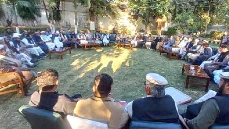Tribal elders demand reopening of roads in Kurram
