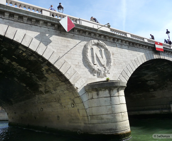19 /26 - Aby fait un tour en bateau sur la Seine